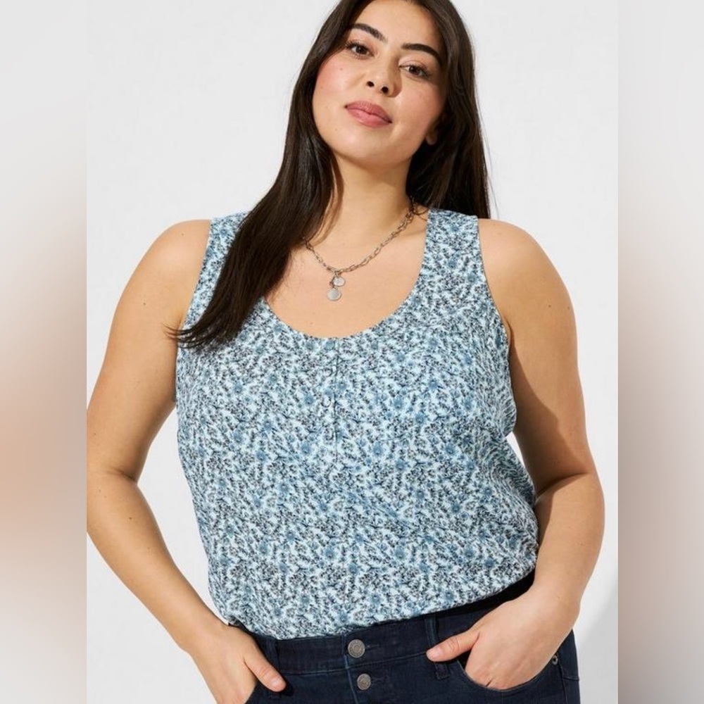 Torrid Challis Henley Pocket Sleeveless Tank Floral Blue 2 2X 18-20 40286395
